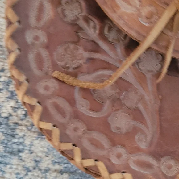 Hand Tooled Vintage Leather Bag - Picture 4 of 16